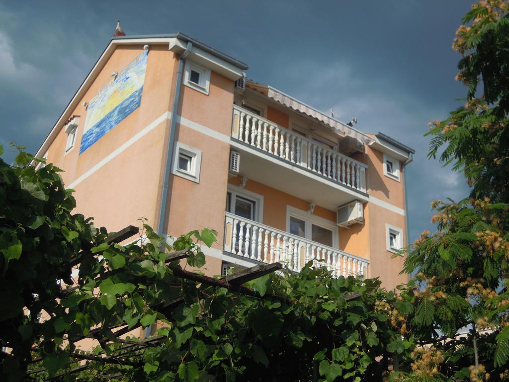 Guest House Berto Crikvenica Esterno foto