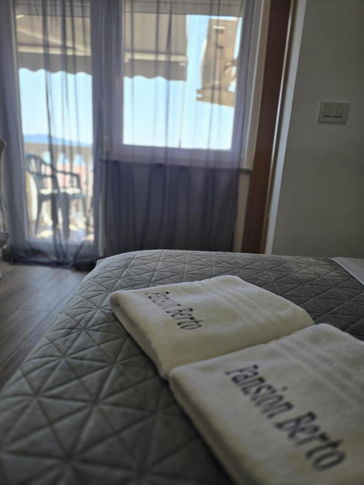 Guest House Berto Crikvenica Esterno foto