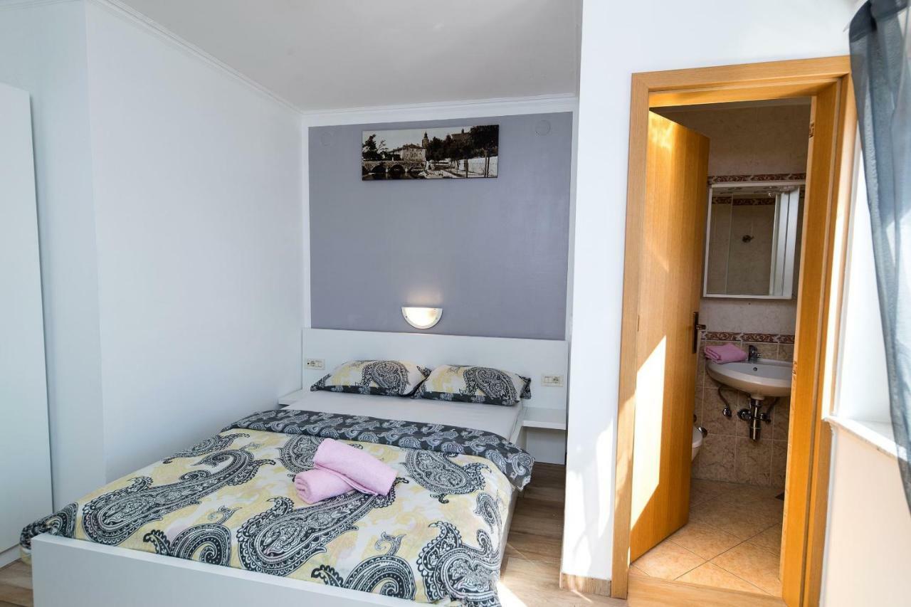 Guest House Berto Crikvenica Esterno foto