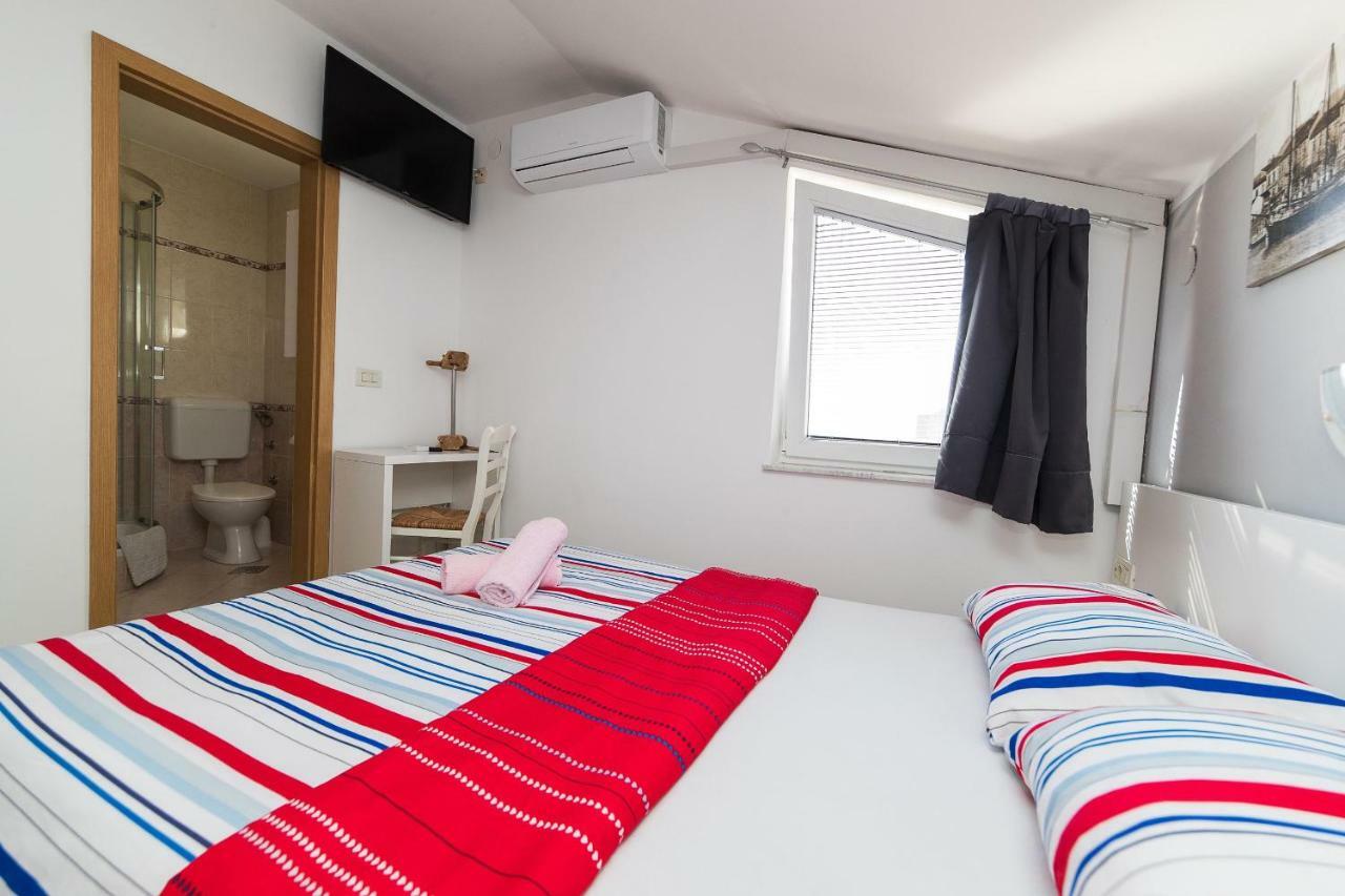 Guest House Berto Crikvenica Esterno foto