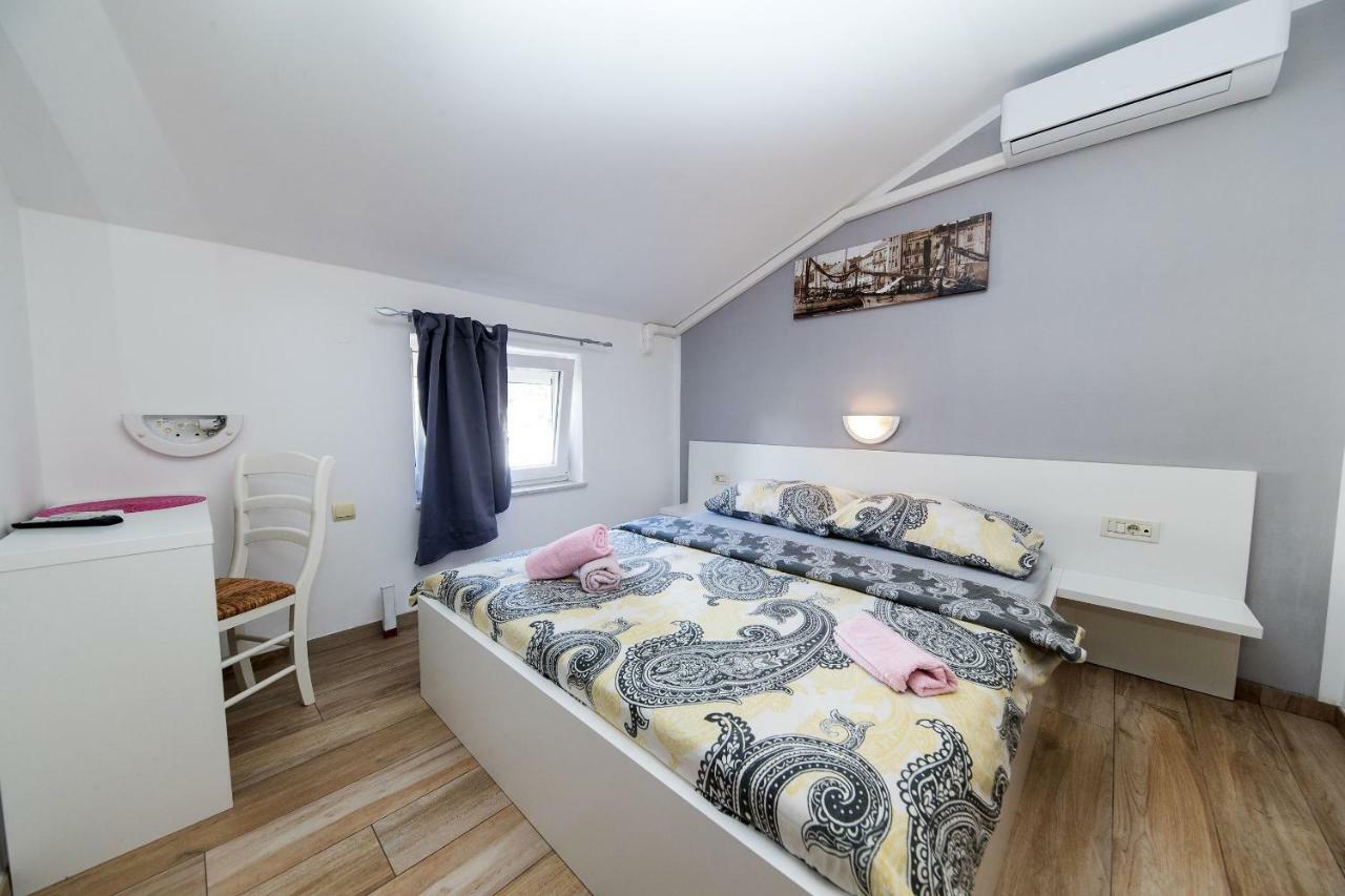 Guest House Berto Crikvenica Esterno foto